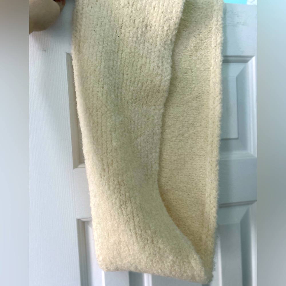 Handmade sheep’s wool cream infinity scarf